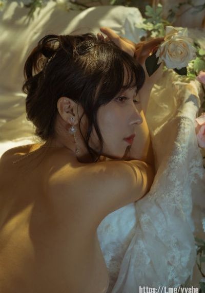裸女师脱下黑袜时