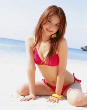 背着妻子与欲火难耐的代孕妈妈偷情