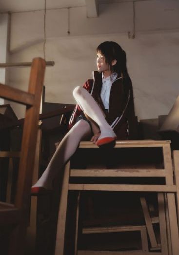 翩翩起舞的姑娘