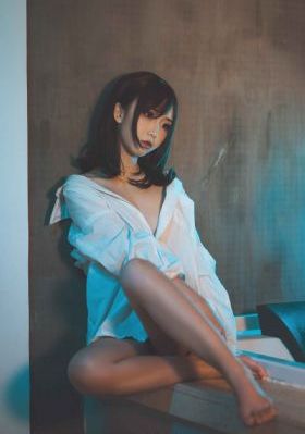 被虐离婚后，厉总跪求我回头